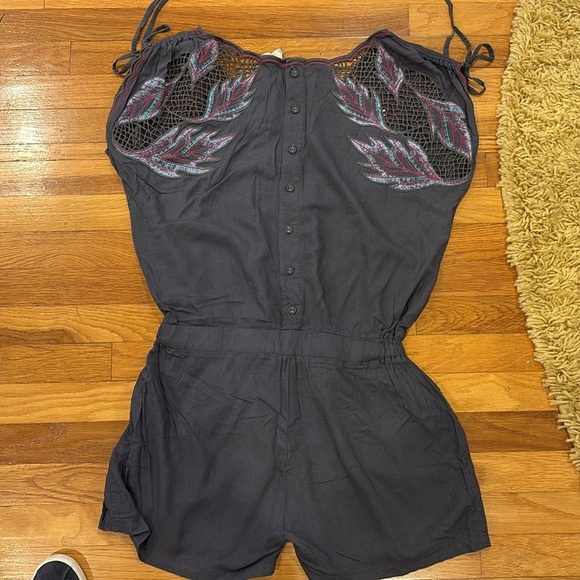 Sweet by Miss Me Embroidered Gray Romper with front pockets.  Size S - Picture 4 of 8